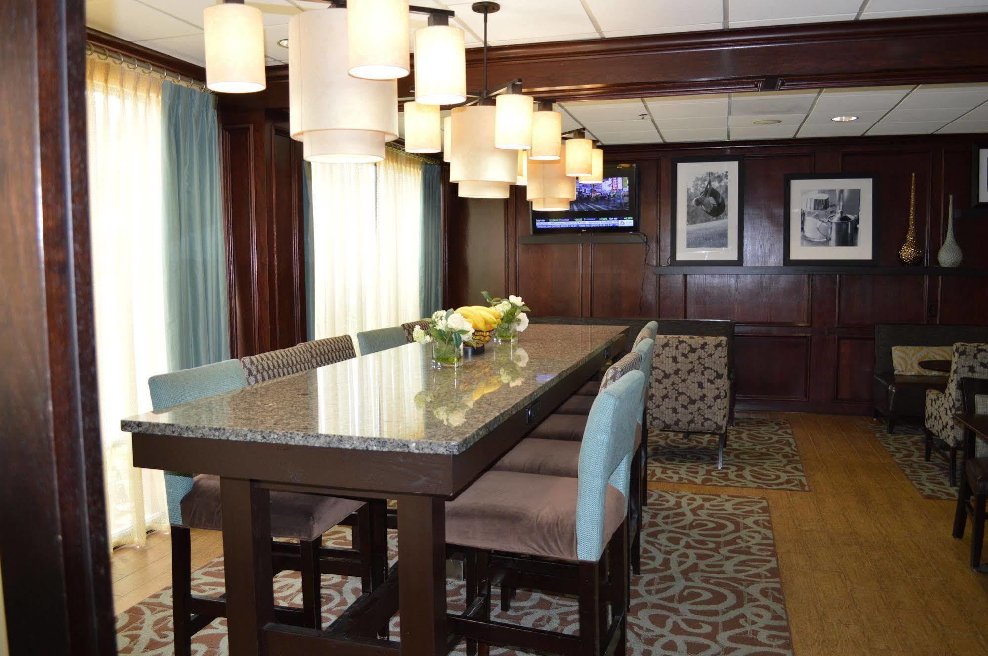 Hampton I-10 West-energy Corridor Hotel 3*